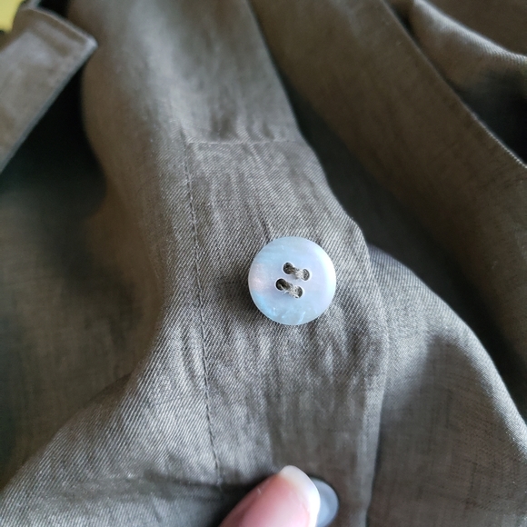 Extremely detailed olive trench coat - Picture 4 of 5
